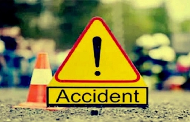सड़क दुर्घटना में चार लोगों की मौत