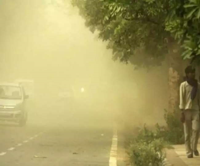 दिल्ली में धूल भरी आंधी के आसार