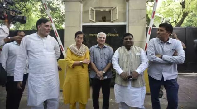 दिल्ली के कैबिनेट मंत्रि उपराज्यपाल से मिले