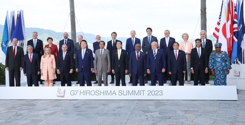 जी-7 समूह के शिखर सम्मेलन में उपस्थित नेता