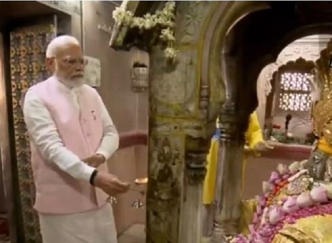 प्रधानमंत्री नरेंद्र मोदी ने पुष्कर के ब्रह्मा मंदिर में पूजा अर्चना की