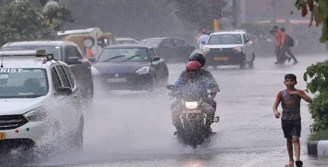 दिल्ली में सुबह-सुबह हुई बारिश