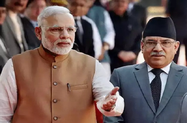 मोदी और नेपाल के प्रधानमंत्री प्रचंड (फाइल)