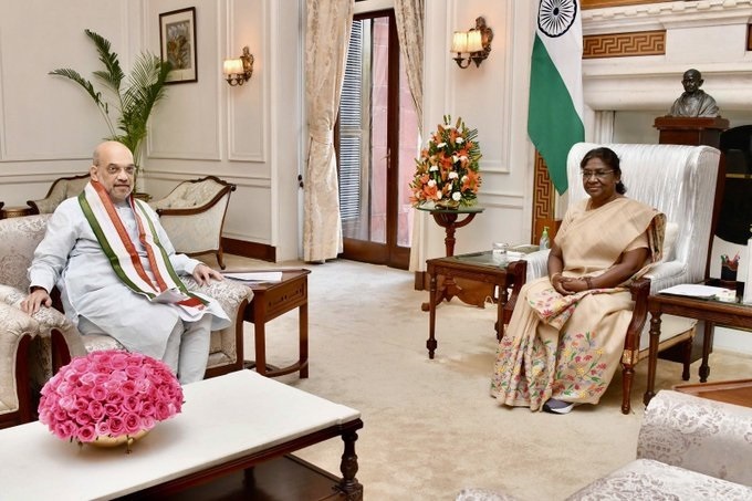केंद्रीय गृह मंत्री अमित  शाह ने की राष्ट्रपति द्रौपदी  मुर्मू से मुलाकात