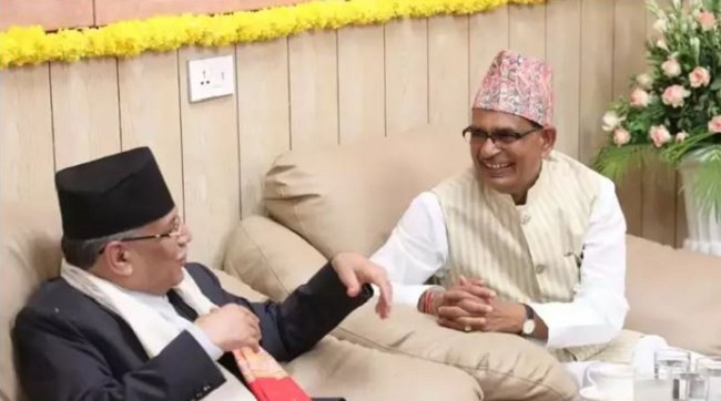 प्रधानमंत्री प्रचंड स्वागत में मुख्यमंत्री ने पहनी नेपाली टोपी