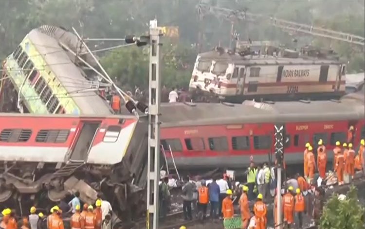 ओडिशा ट्रेन हादसे में कई मौतें