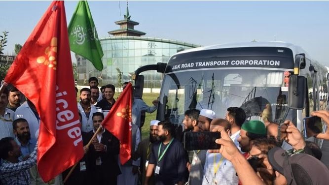 जम्मू-कश्मीर  पहला जत्था  हज यात्रा के लिए  सऊदी अरब रवाना
