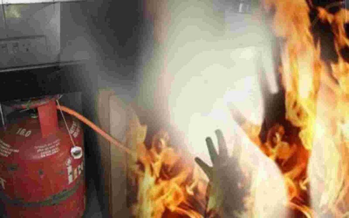 गैस सिलेंडर के पाइप में लगी आग महिला की मौत