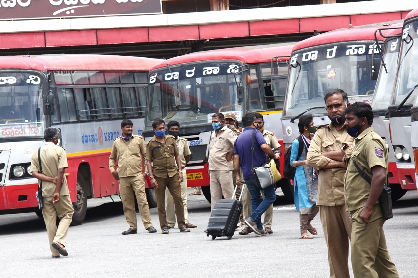कर्नाटक में सरकारी बसों में महिलाओं की मुफ्त यात्रा