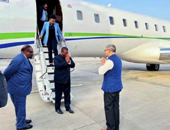 जिम्बाब्वे के उपराष्ट्रपति कॉन्स्टैंटिनो चिवेंगा  भारत पहुंचे
