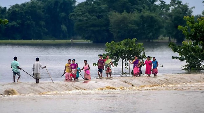 Assam Flood: असम में बाढ़ की स्थिति हुई और गंभीर, 5 लाख लोग प्रभावित,  जानिये ये बड़े अपडेट - डाइनामाइट न्यूज़