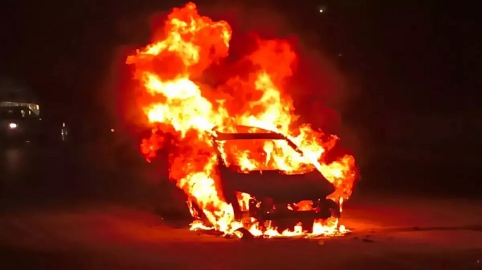 जालना में कार में आग लगने से एक महिला की मौत