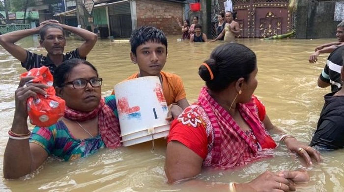 असम में बाढ़ की स्थिति में सुधार के संकेत