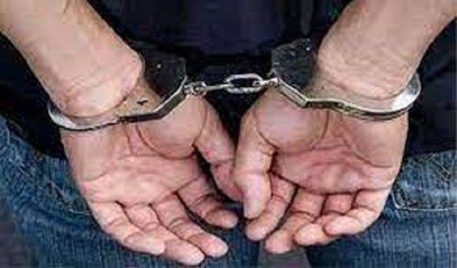 हाथापाई करने पर दो गिरफ्तार