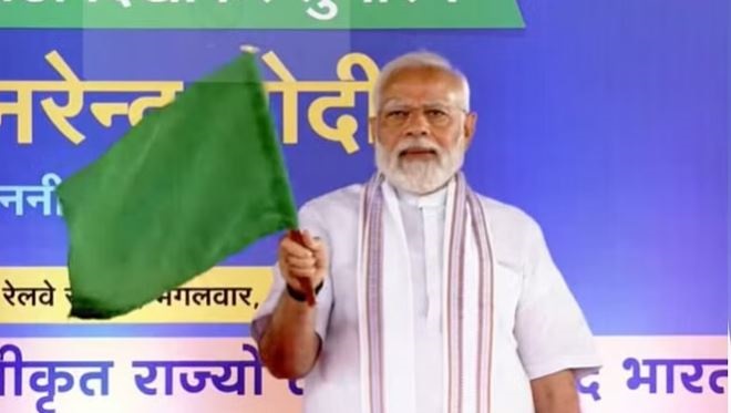 प्रधानमंत्री वंदे भारत एक्सप्रेस ट्रेन को हरी झंडी दिखाएंगे