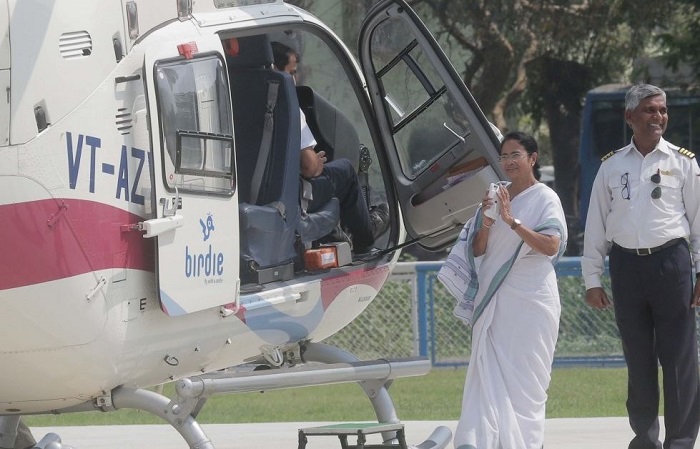 मुख्यमंत्री ममता बनर्जी हेलीकॉप्टर आपात स्थिति में उतारना पड़ा