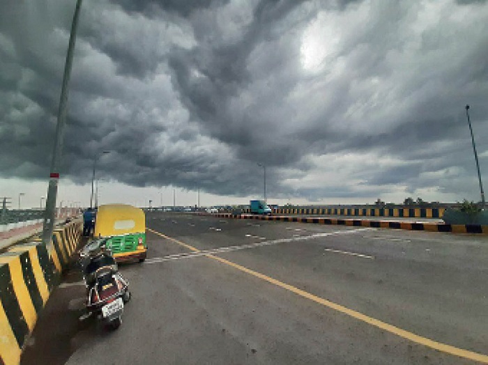 दिल्ली में हल्की बारिश की संभावना