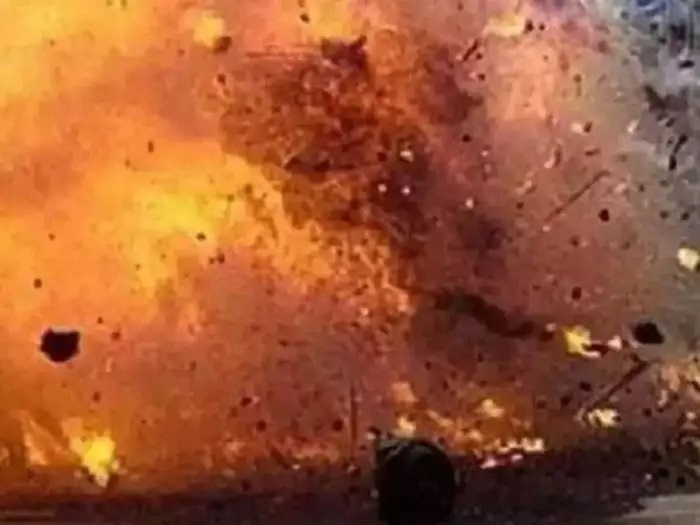 देसी बम बनाते समय हुआ विस्फोट