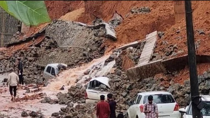 कर्नाटक में भारी बारिश भूस्खलन