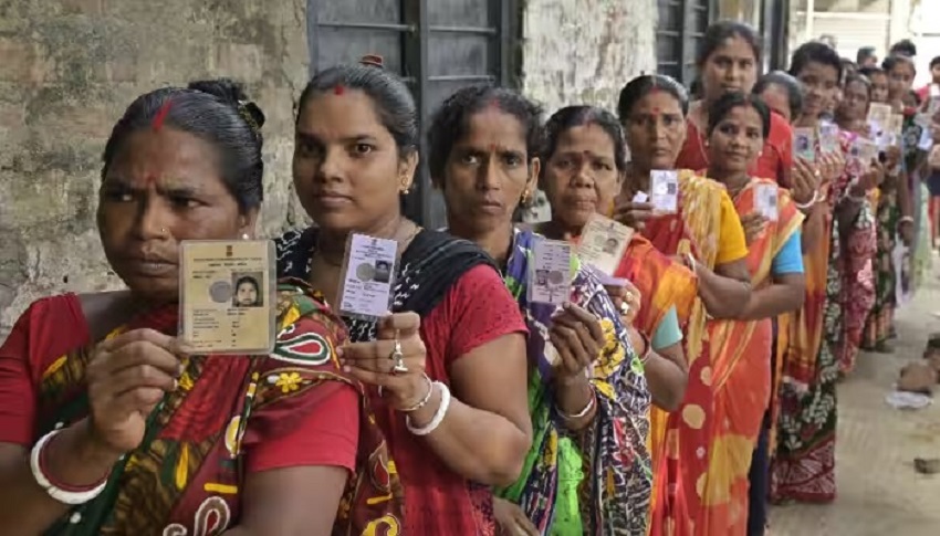 पश्चिम बंगाल पंचायत चुनावों के लिए मतदान जारी