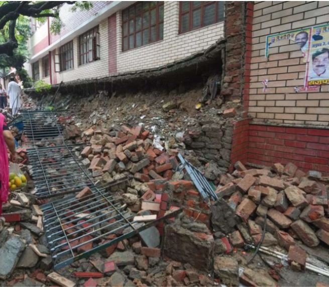 बारिश के कारण दीवार ढहने से पार्किंग कर्मी की मौत