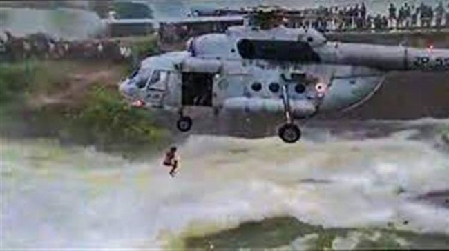 फंसे पर्यटकों को निकालने के लिए वायु सेना का हेलीकॉप्टर बुलाया गया