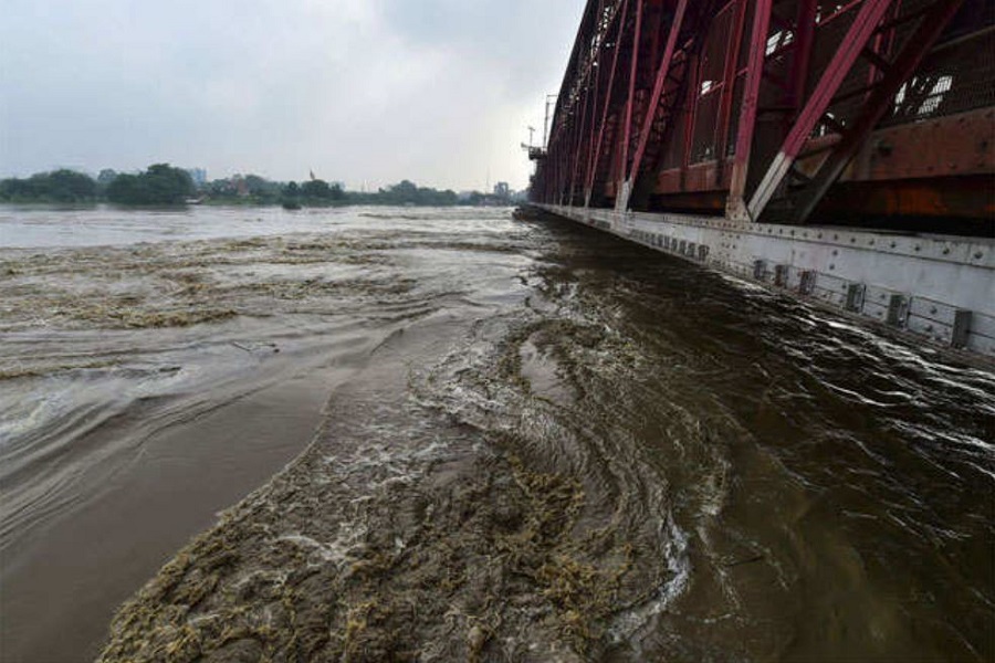 दिल्ली में यमुना नदी का जलस्तर खतरे के निशान के पार