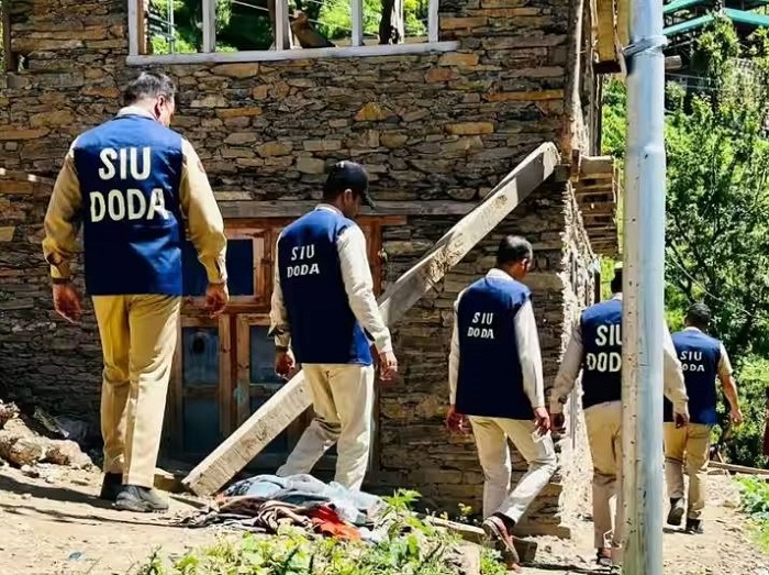 किश्तवाड़ में चार आतंकवादियों के घरों पर छापेमारी