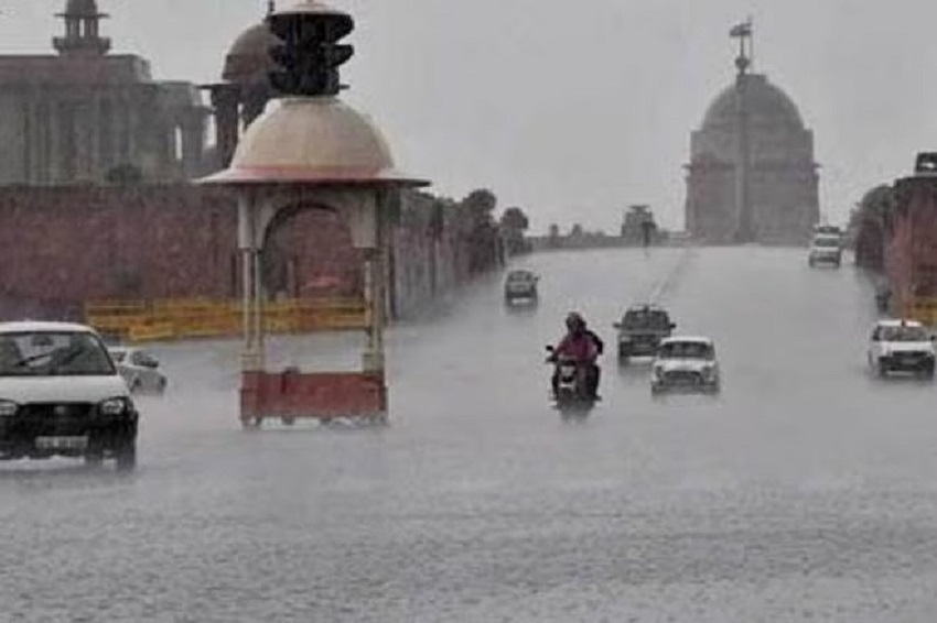 दिल्ली में बारिश से गिरा तापमान