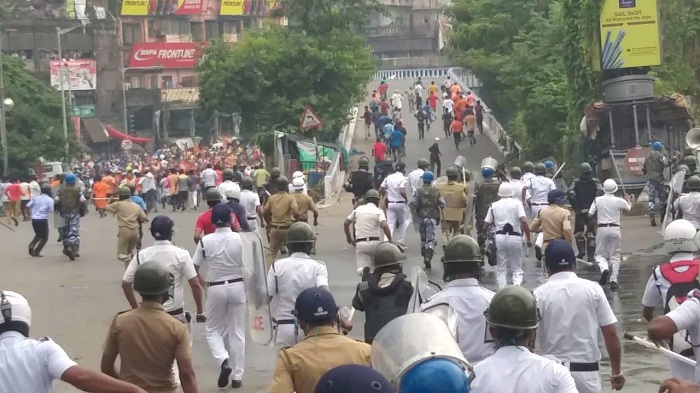 भाजपा कार्यकर्ताओं की पुलिस के साथ झड़प