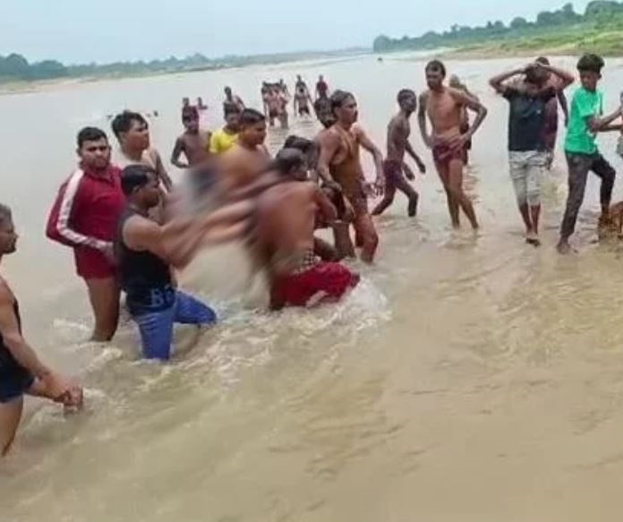 नदी में डूबने से एक ही परिवार की तीन की मौत