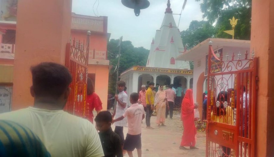कांक्षेश्वर नाथ शिव मंदिर में श्रद्धालुओं की भारी भीड़