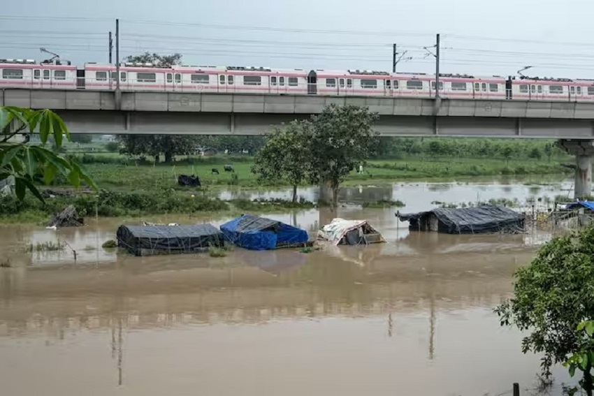 दिल्ली में कम होने लगा बाढ़ का पानी