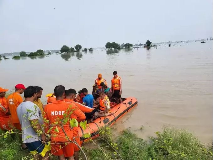 चार लोग यमुना नदी में डूबे