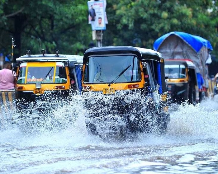‘ऑरेंज अलर्ट’ के बीच मुंबई के कई हिस्सों में भारी बारिश