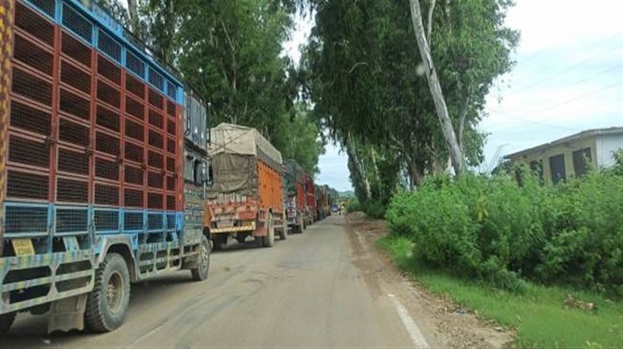 जम्मू-पठानकोट राजमार्ग पर मिला संदिग्ध बैग यातायात रोका गया