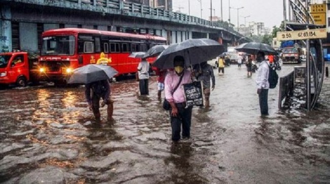 मुंबई के कई हिस्सों में भारी बारिश