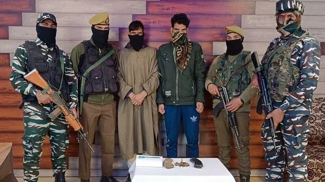 लश्कर आतंकवादियों के दो सहयोगी गिरफ्तार