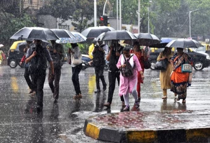 मुंबई में हल्की बरसात