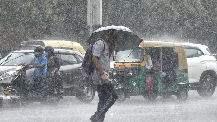 दिल्ली में मध्यम बारिश के आसार