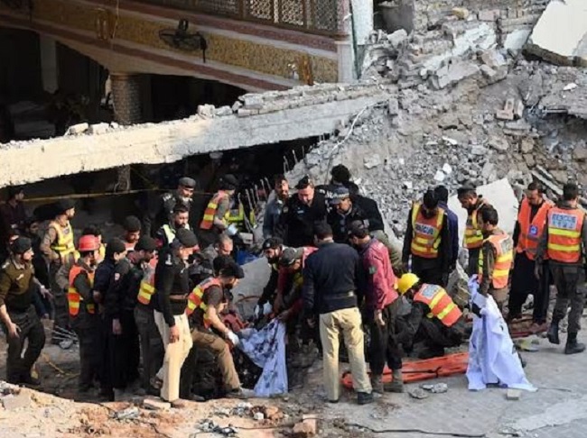 पाकिस्तान में आत्मघाती बम विस्फोट