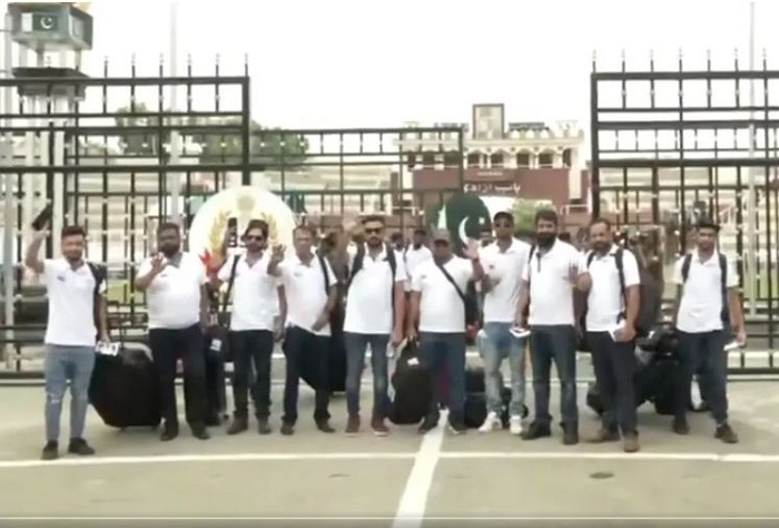 पाकिस्तान की हॉकी टीम वाघा बॉर्डर से भारत पहुंची