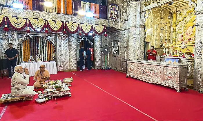 दगडूशेठ गणेश मंदिर में प्रधानमंत्री ने  पूजा-अर्चना की