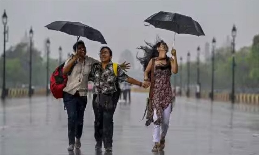 दिल्ली में शनिवार सुबह हुई बारिश