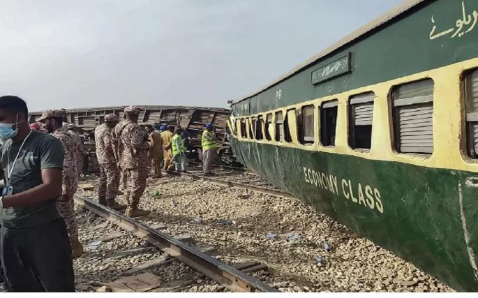 पाकिस्तान ट्रेन हादसा