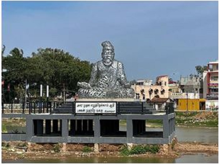 महान कवि तिरुवल्लुवर की 25 फुट ऊंची प्रतिमा