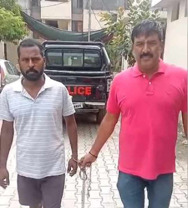 इनामी बदमाश अरविंद कश्यप (बाएं)  गिरफ्तार