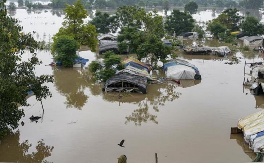 दिल्ली का बाढ़ ने डुबोये कई शरणार्थियों के घर