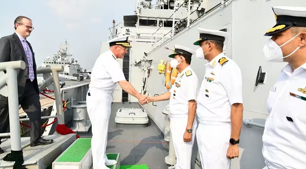 मुंबई में नौसेना कमान मुख्यालय के दौरे पर अमेरिकी कांग्रेस प्रतिनिधिमंडल