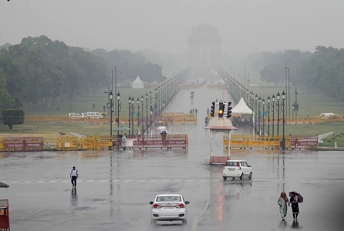 दिल्ली के कई इलाकों में बारिश